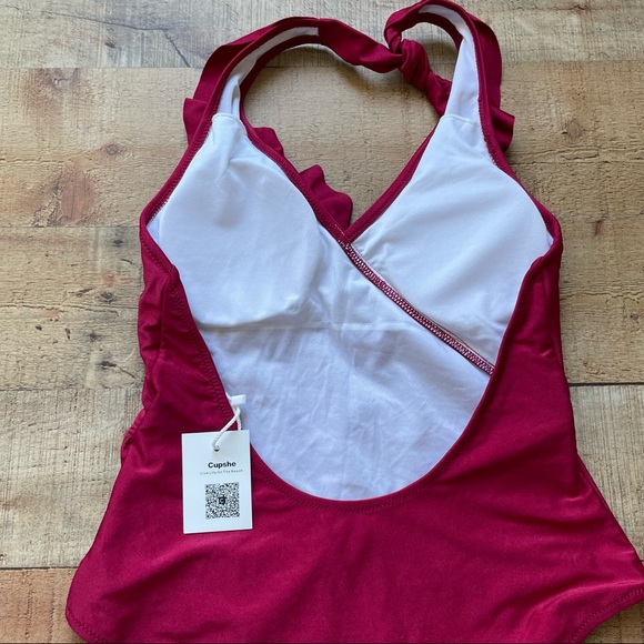CUPSHE V-Neck Ruffle One Piece Halter Bathing Suit NEW Size L Red - Picture 6 of 6